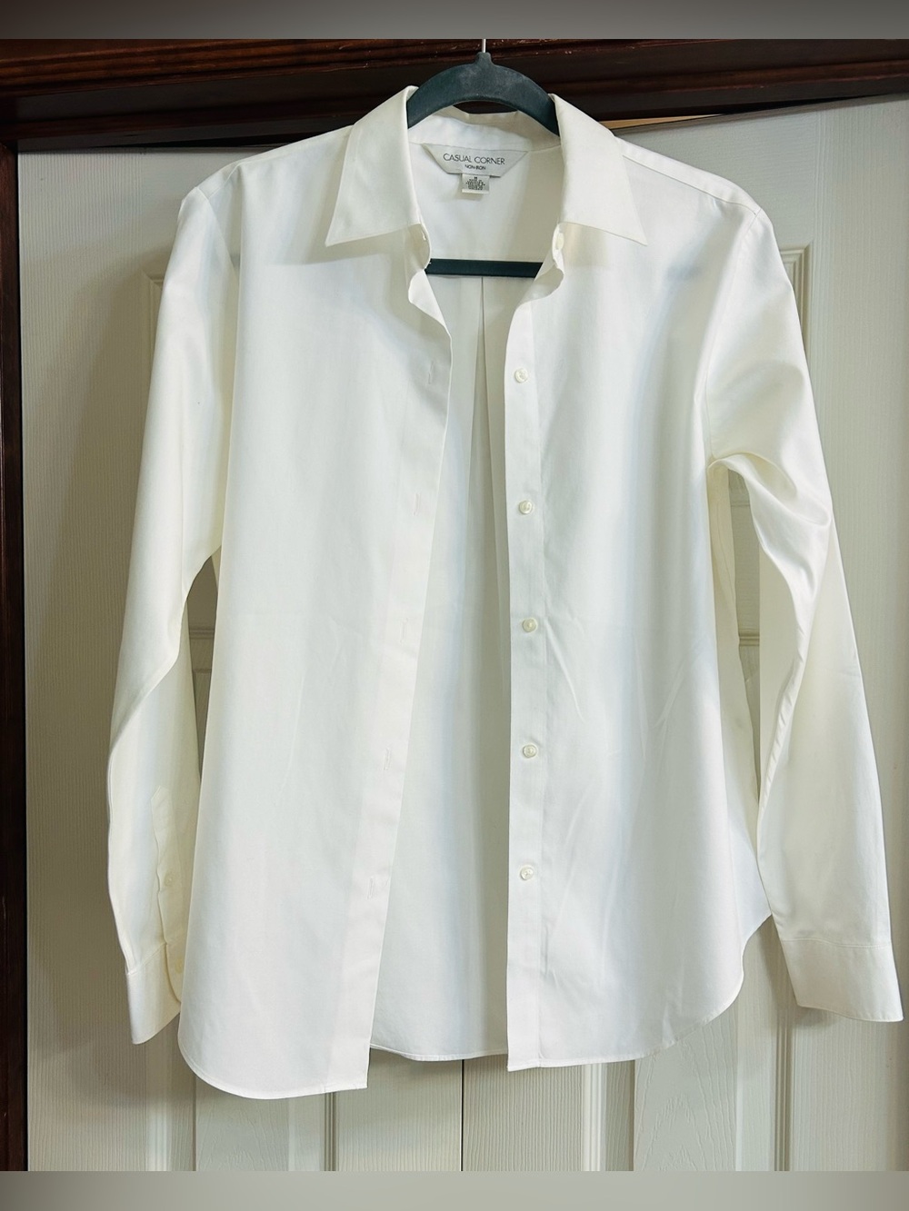Casual Corner Vintage Women's Off-White Classy Button-Up Blouse
